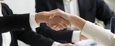 تفاوت نرمافزار آماده و نرمافزار اختصاصی؛ کدام برای کسبوکار شما مناسبتر است؟